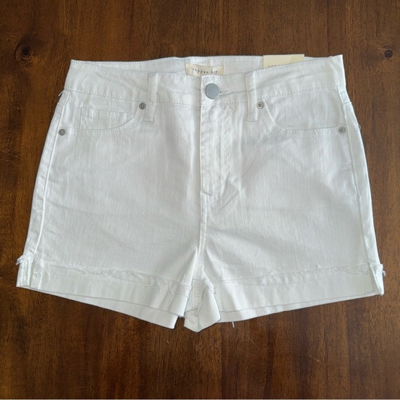 NWT Copper Key White Mid Rise Rolled Cuff Frayed Hem Denim Shorts Size 5 - Picture 1 of 9